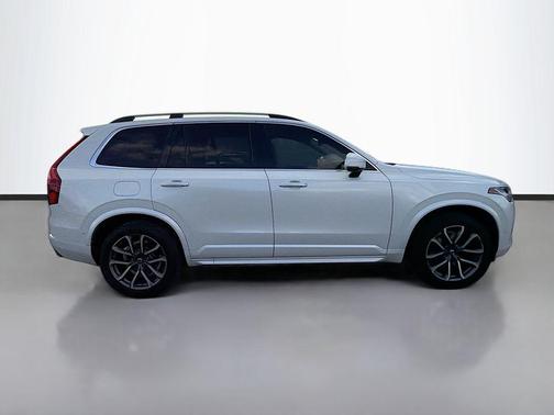 2018 Volvo XC90 T6 Momentum
