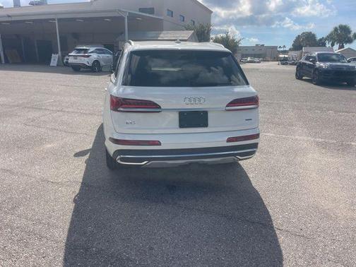 2021 Audi Q7 55 Premium Plus