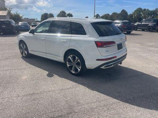 2021 Audi Q7 55 Premium Plus
