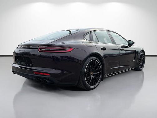 2018 Porsche Panamera 4