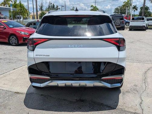 Glacial White Pearl 2023 Kia Sportage SX