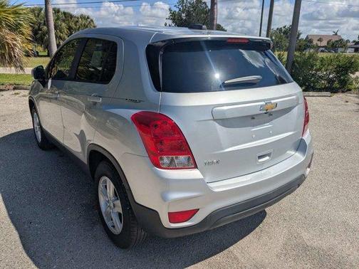 Silver Ice Metallic 2020 Chevrolet Trax LS