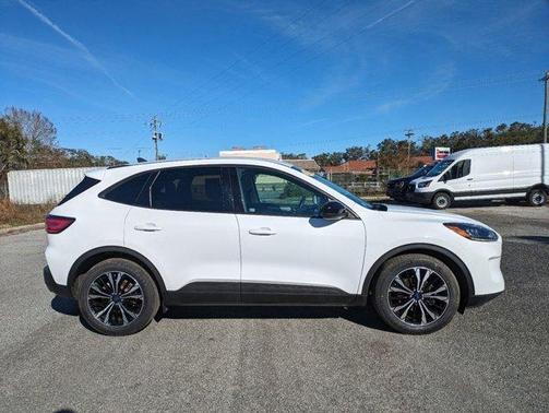 2022 Ford Escape SE