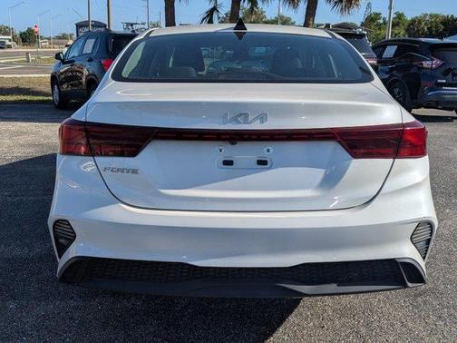 Snow White Pearl 2023 Kia Forte LXS