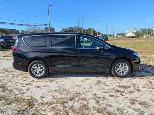 2024 Chrysler Pacifica Touring-L