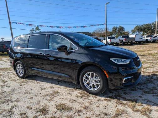 2024 Chrysler Pacifica Touring-L