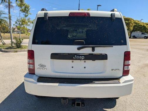Stone White 2008 Jeep Liberty Sport