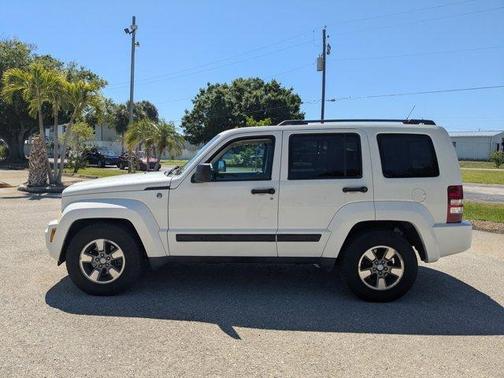 Stone White 2008 Jeep Liberty Sport