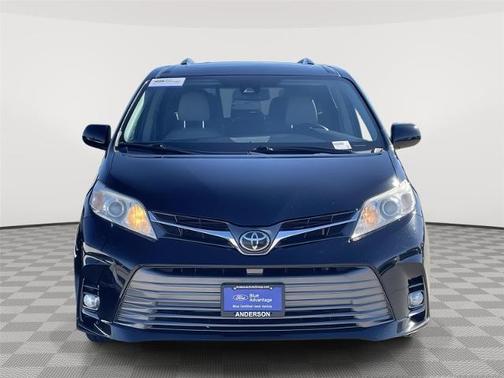 2020 Toyota Sienna XLE 7 PASSENGER