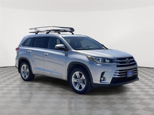 Celestial Silver Metallic 2018 Toyota Highlander LIMITED