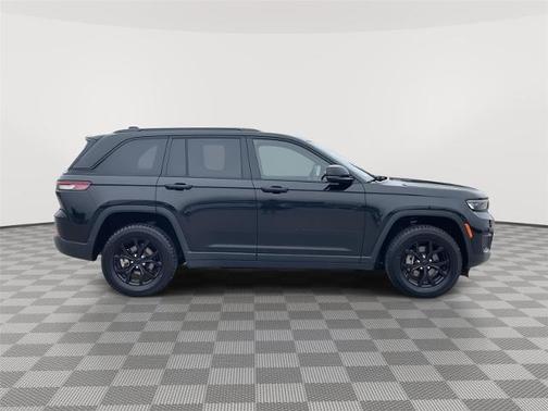 Diamond Black 2024 Jeep Grand Cherokee LAREDO