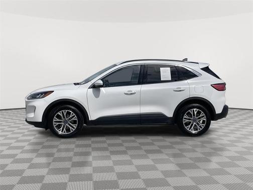 STAR WHITE METALLIC TRI-COA 2022 Ford Escape SEL