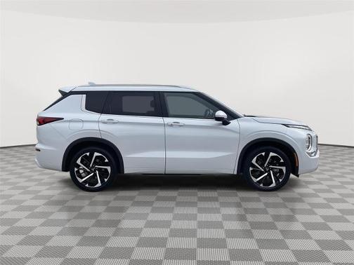 Alloy Silver Metallic 2022 Mitsubishi Outlander SEL