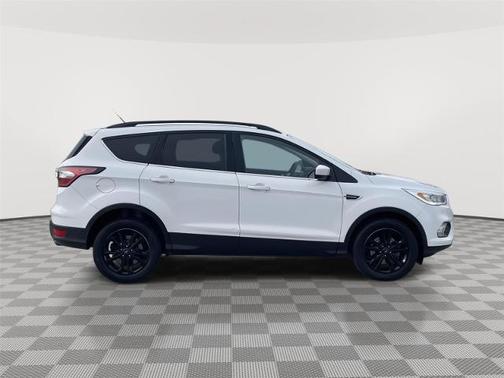 OXFORD WHITE 2017 Ford Escape SE