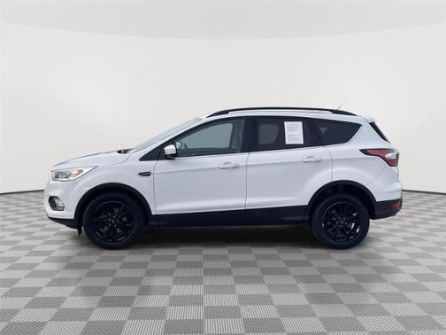 OXFORD WHITE 2017 Ford Escape SE