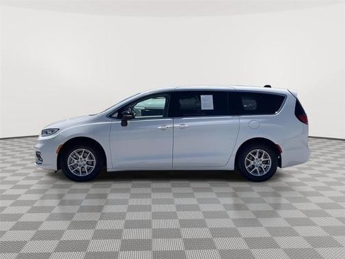 Bright White Clearcoat 2024 Chrysler Pacifica TOURING L
