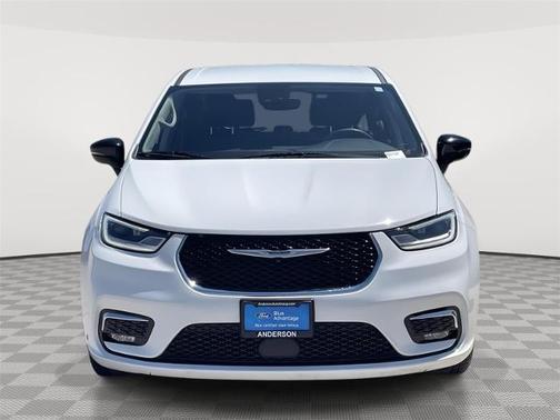 Bright White Clearcoat 2024 Chrysler Pacifica TOURING L