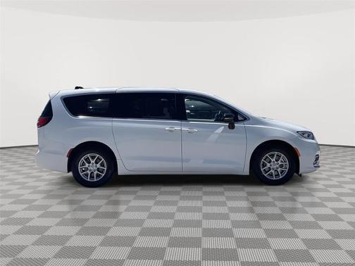 Bright White Clearcoat 2024 Chrysler Pacifica TOURING L