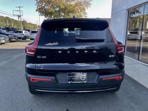 2025 Volvo XC40 Plus Dark Theme