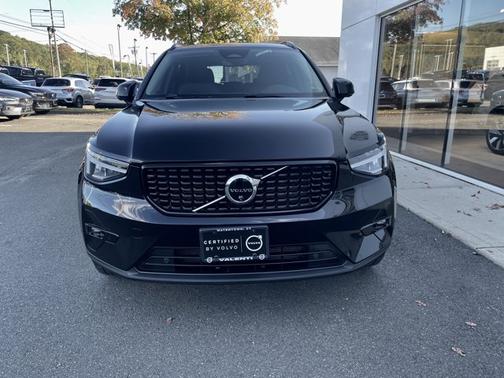 2025 Volvo XC40 Plus Dark Theme