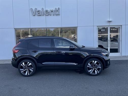 2025 Volvo XC40 Plus Dark Theme