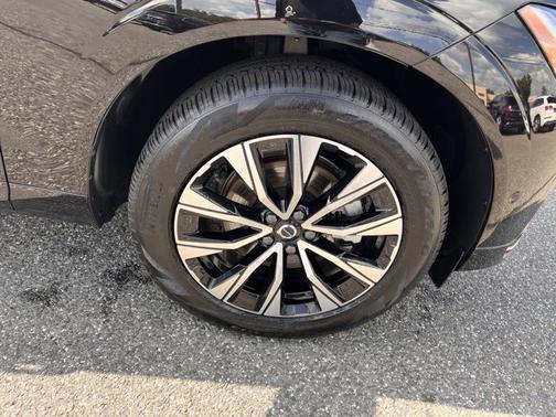 2025 Volvo XC60 Plus
