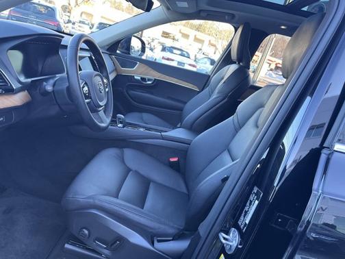 2024 Volvo XC90 Plus Bright Theme