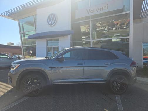 2025 Volkswagen Atlas Cross Sport 2.0T SEL R-Line Black