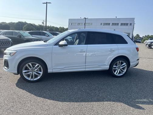 2025 Audi Q7 Premium Plus