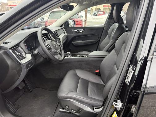 2025 Volvo XC60 Plus