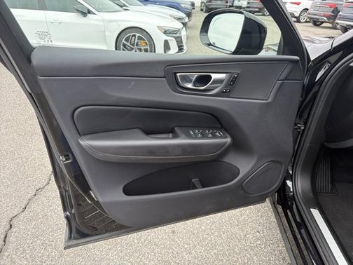 2025 Volvo XC60 Plus