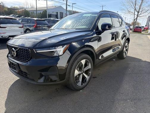 Onyx Black 2026 Volvo XC40 Core