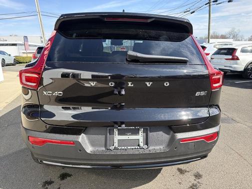 Onyx Black 2026 Volvo XC40 Core