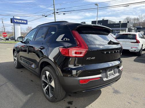Onyx Black 2026 Volvo XC40 Core