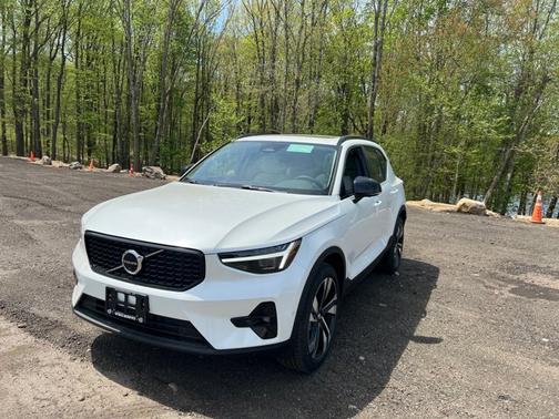 2025 Volvo XC40 Ultra Dark Theme
