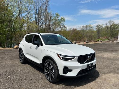 2025 Volvo XC40 Ultra Dark Theme