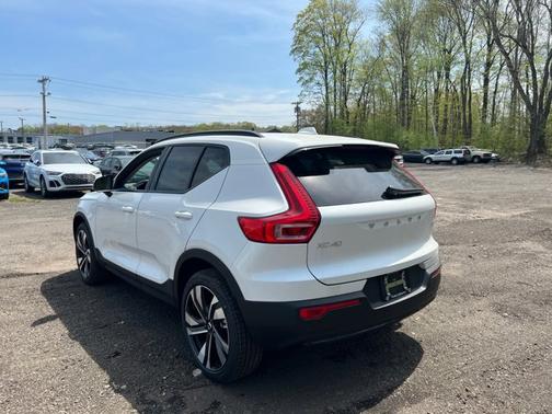 2025 Volvo XC40 Ultra Dark Theme