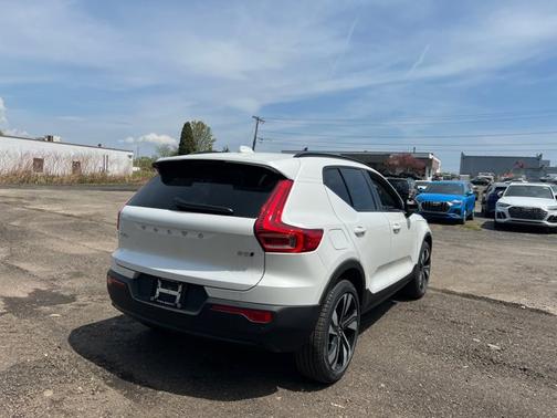 2025 Volvo XC40 Ultra Dark Theme