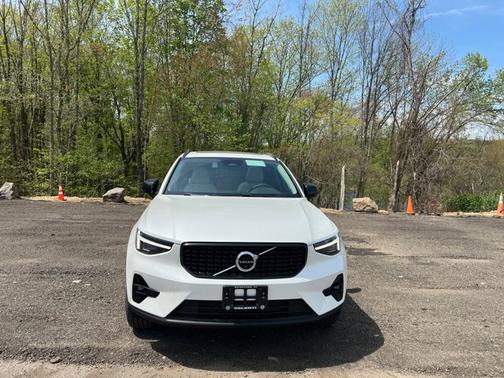 2025 Volvo XC40 Ultra Dark Theme