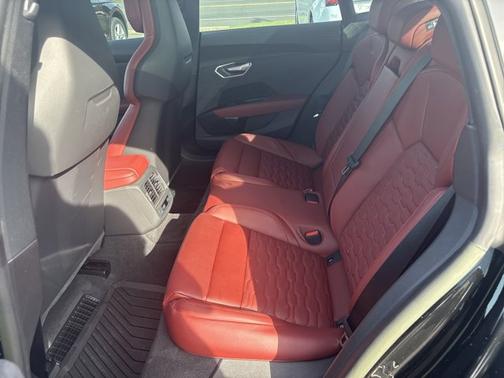 2023 Audi e-tron GT Premium Plus