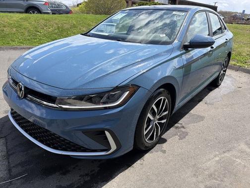 Monterey Blue Pearl 2026 Volkswagen Jetta SE