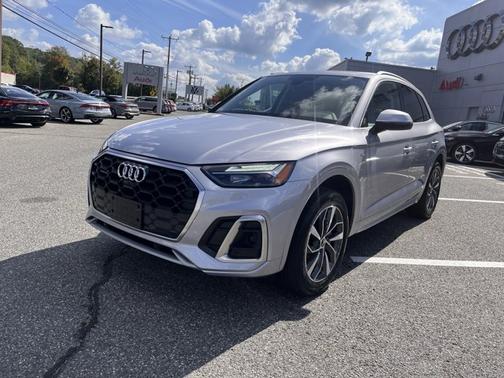 2022 Audi Q5 S line Premium Plus