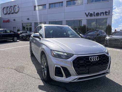2022 Audi Q5 S line Premium Plus