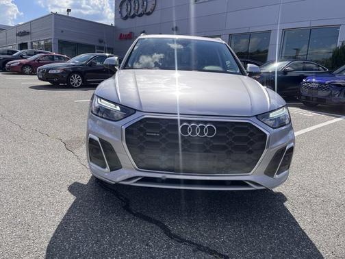 2022 Audi Q5 S line Premium Plus