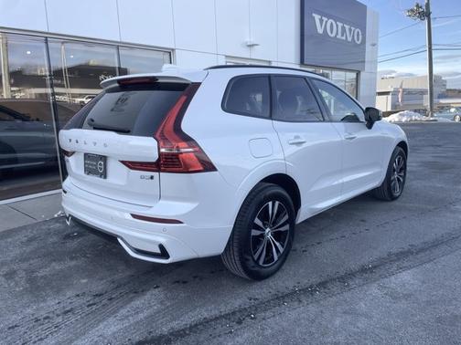 2025 Volvo XC60 Core