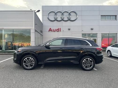 Mythos Black Metallic 2025 Audi Q5 Premium