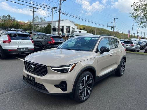 2025 Volvo XC40 Ultra Dark Theme