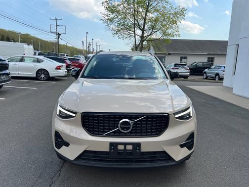 2025 Volvo XC40 Ultra Dark Theme