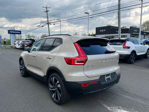 2025 Volvo XC40 Ultra Dark Theme