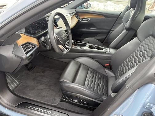 2024 Audi e-tron GT Premium Plus